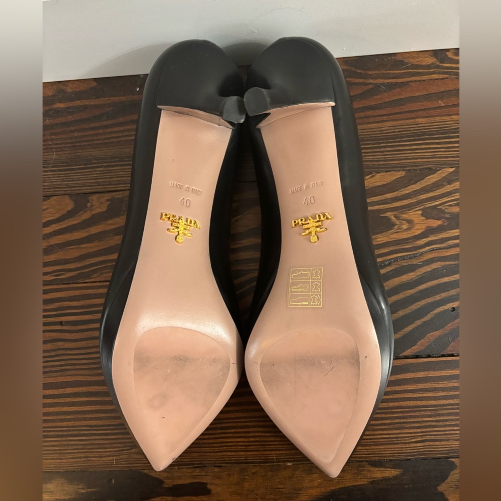 Prada Pump 40 Authentic - image 2